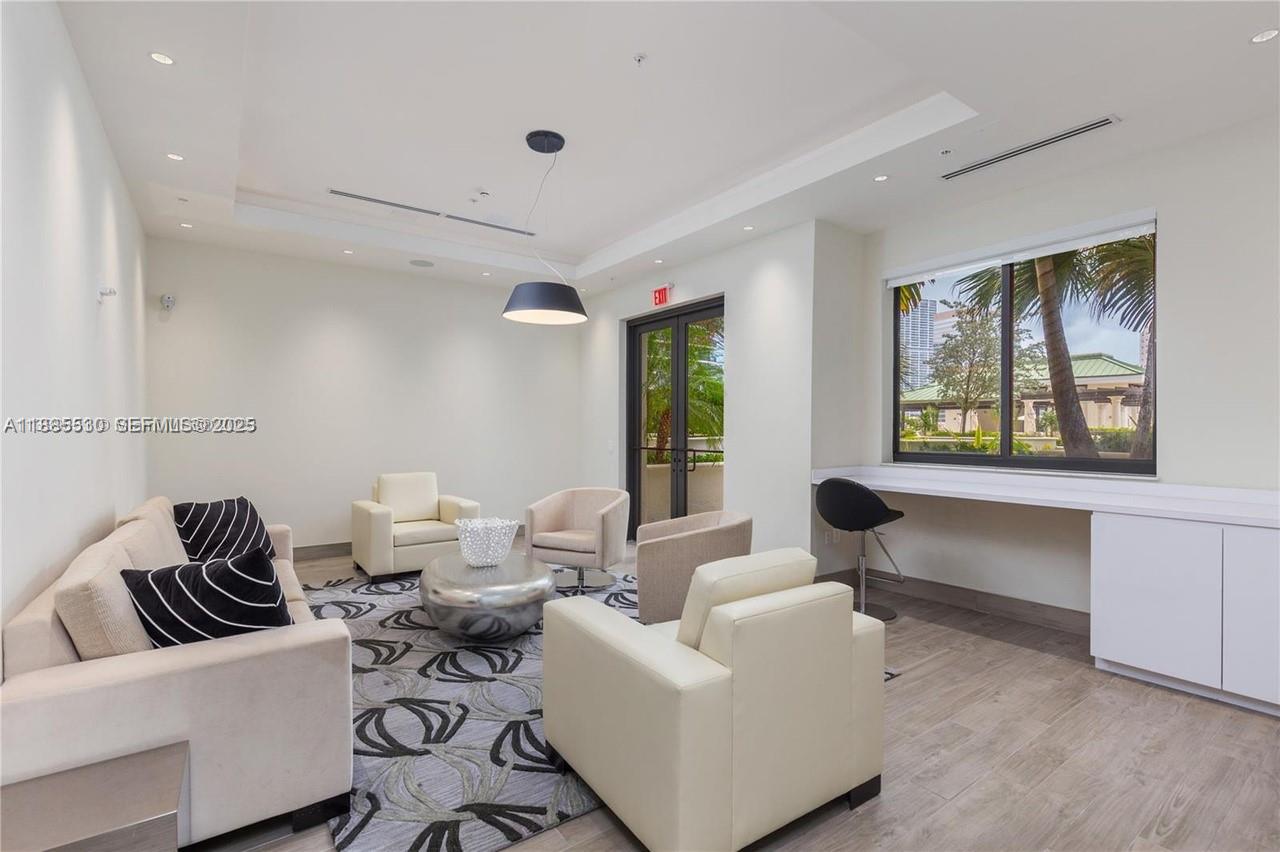 999 SW 1st Ave #1811, Miami FL 33130