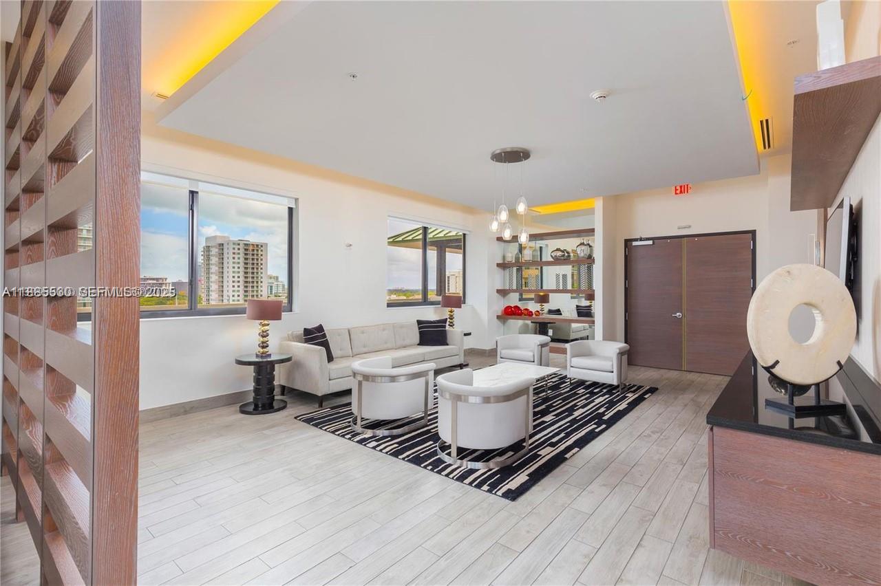 999 SW 1st Ave #1811, Miami FL 33130