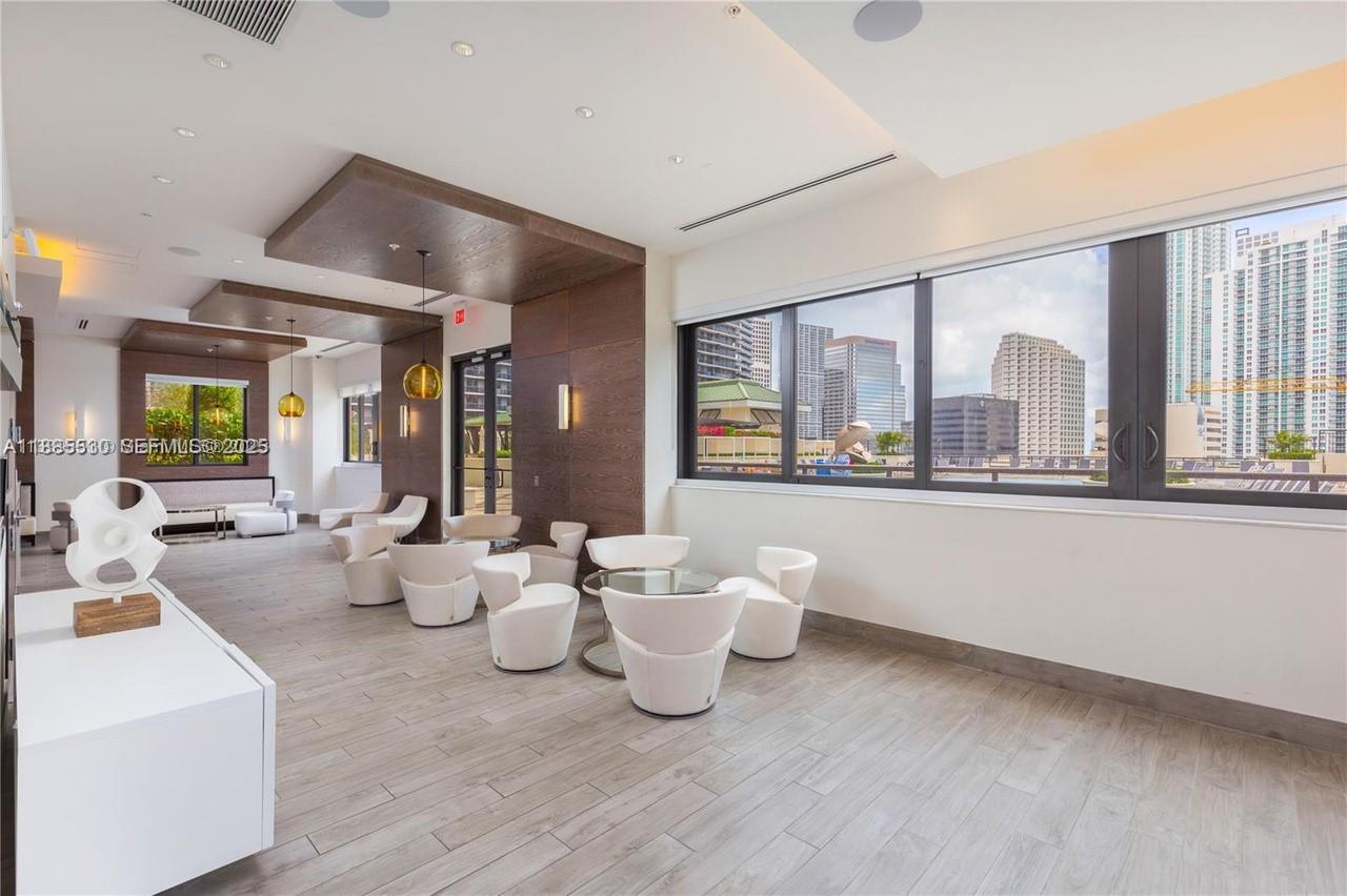 999 SW 1st Ave #1811, Miami FL 33130