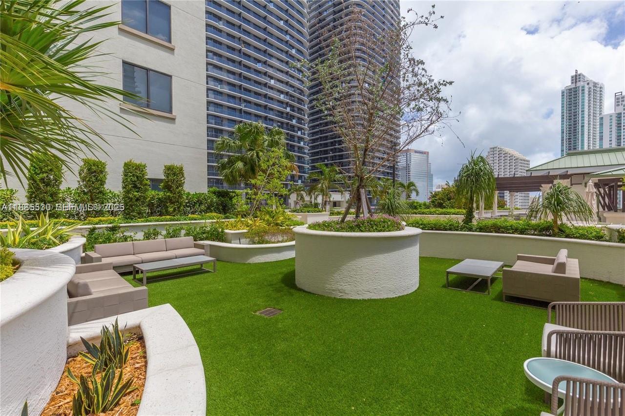 999 SW 1st Ave #1811, Miami FL 33130
