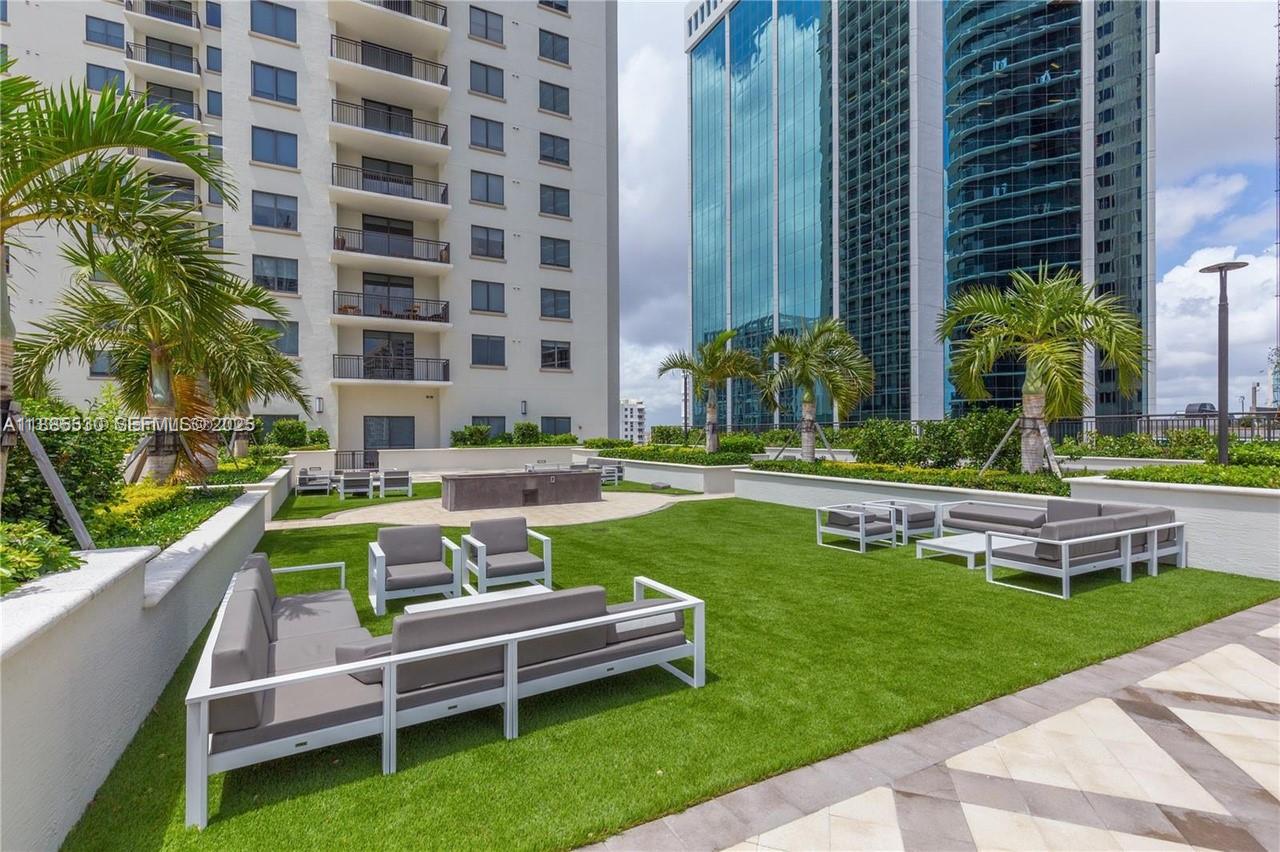 999 SW 1st Ave #1811, Miami FL 33130