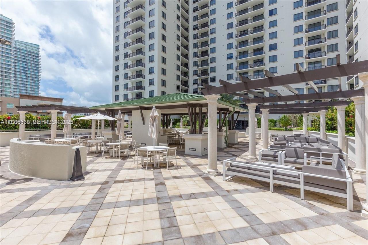 999 SW 1st Ave #1811, Miami FL 33130