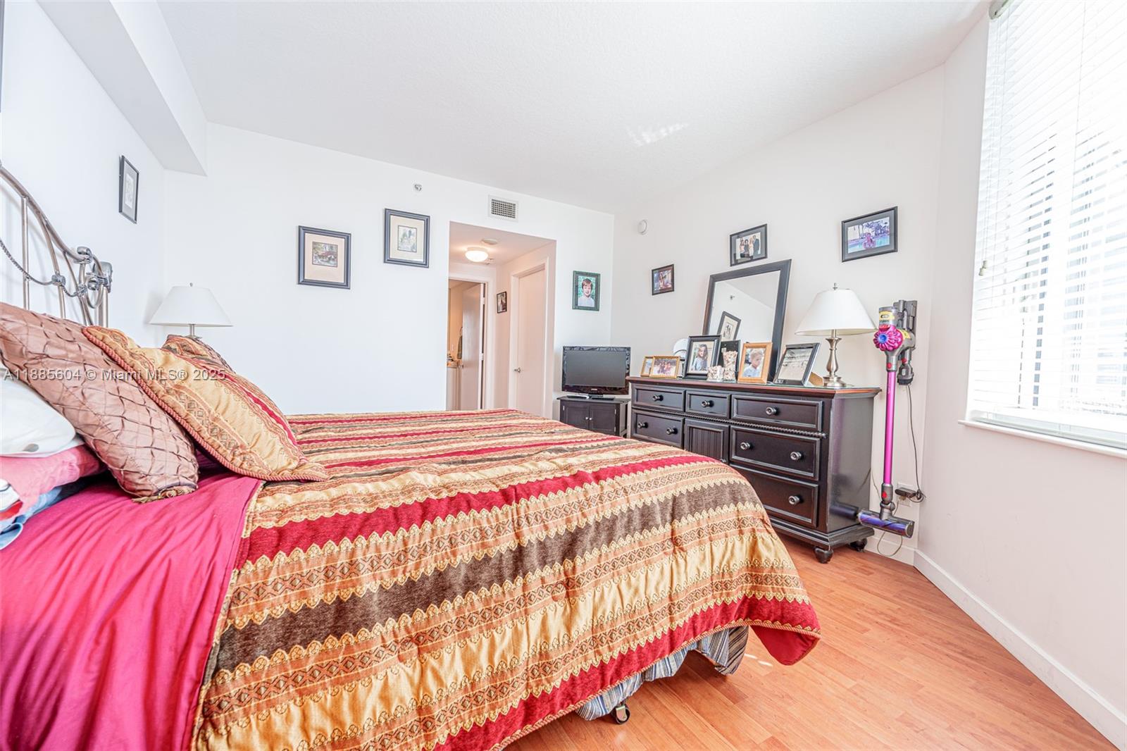 335 S Biscayne Blvd #3005, Miami FL 33131