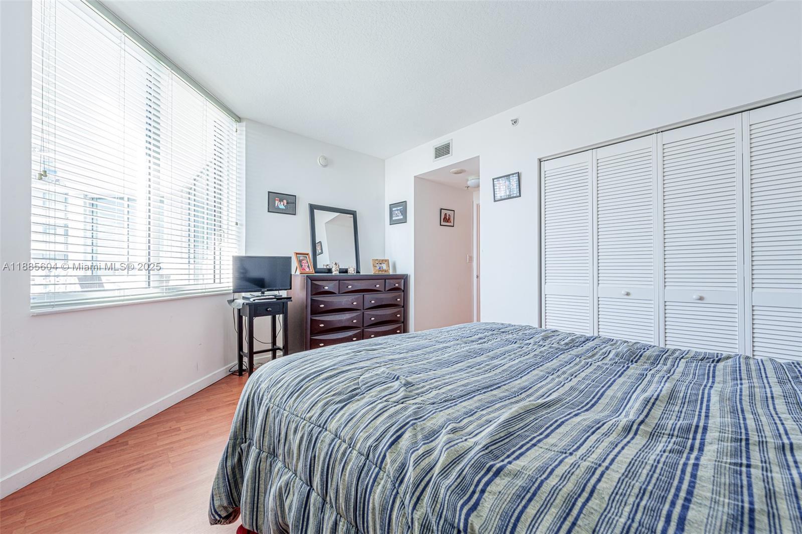 335 S Biscayne Blvd #3005, Miami FL 33131