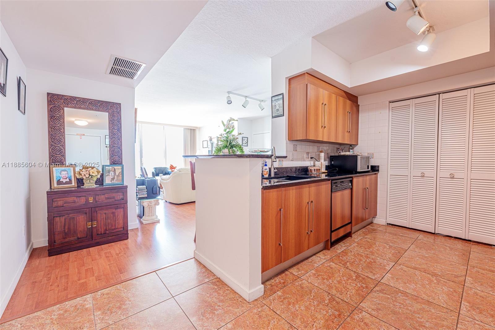 335 S Biscayne Blvd #3005, Miami FL 33131
