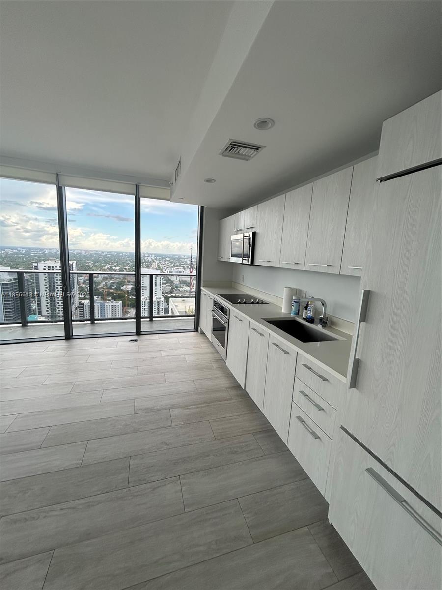 55 SW 9th St #3506, Miami FL 33130