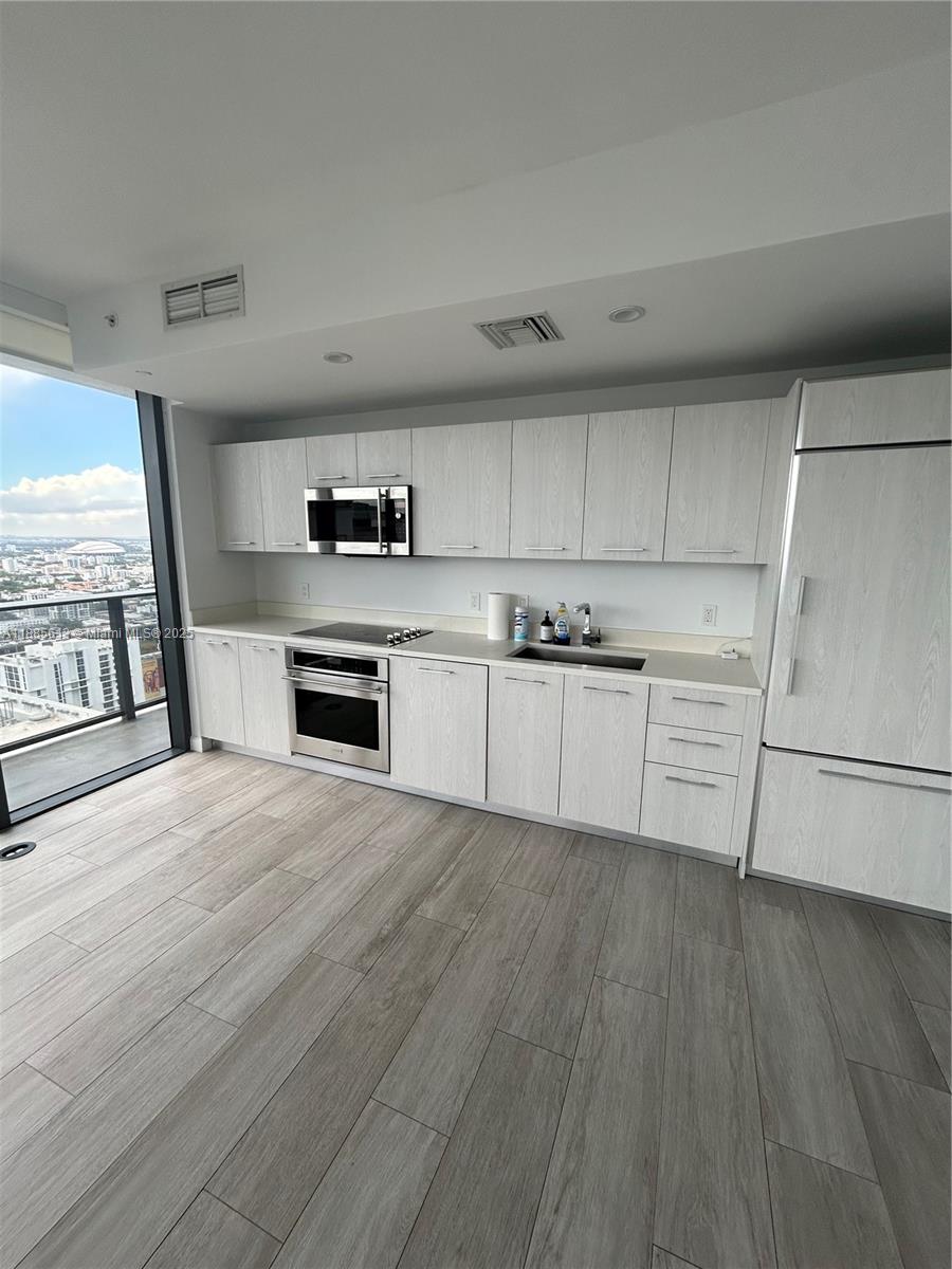55 SW 9th St #3506, Miami FL 33130