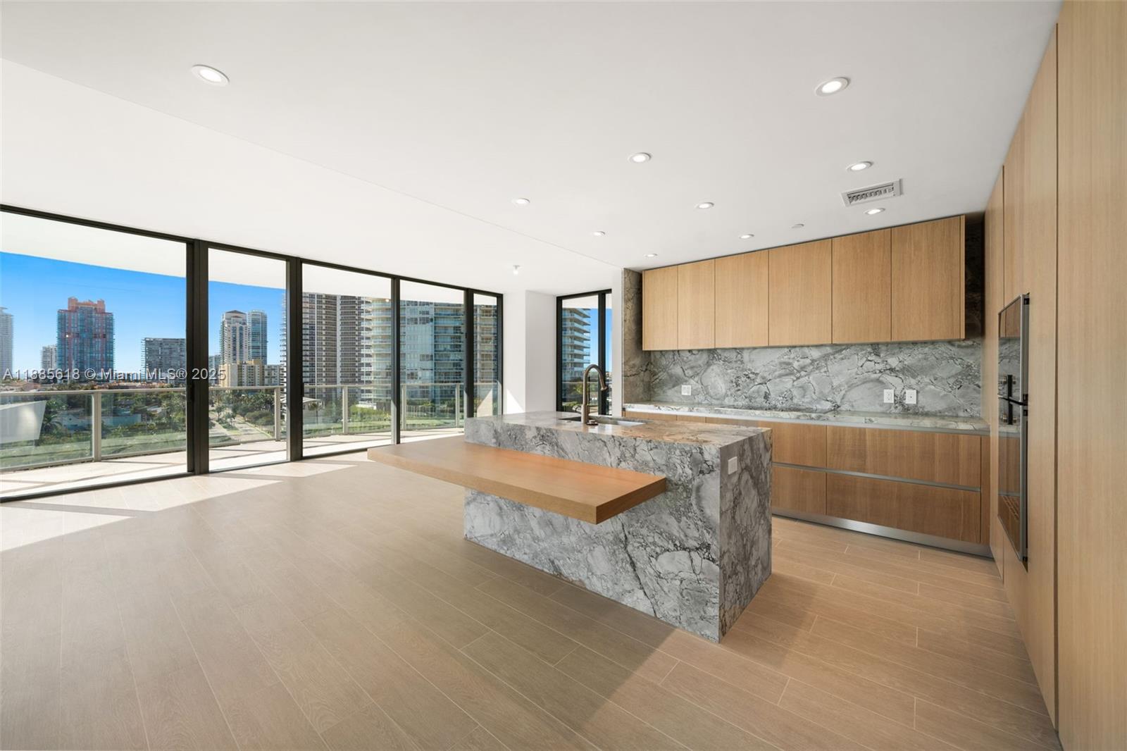 500 Alton #1001, Miami Beach FL 33139