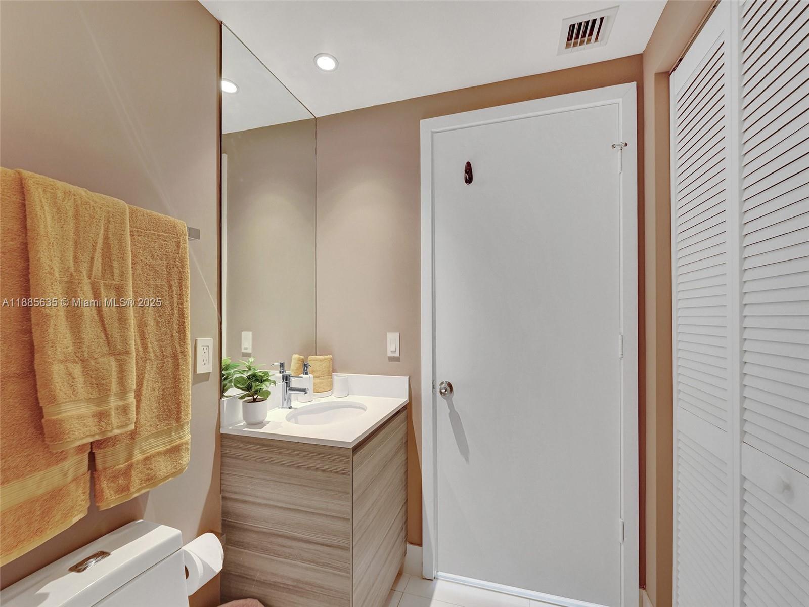 121 NE 34th St #2106A, Miami FL 33137