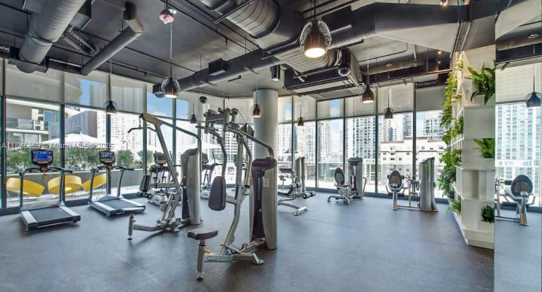 45 SW 9th St #3607, Miami FL 33130