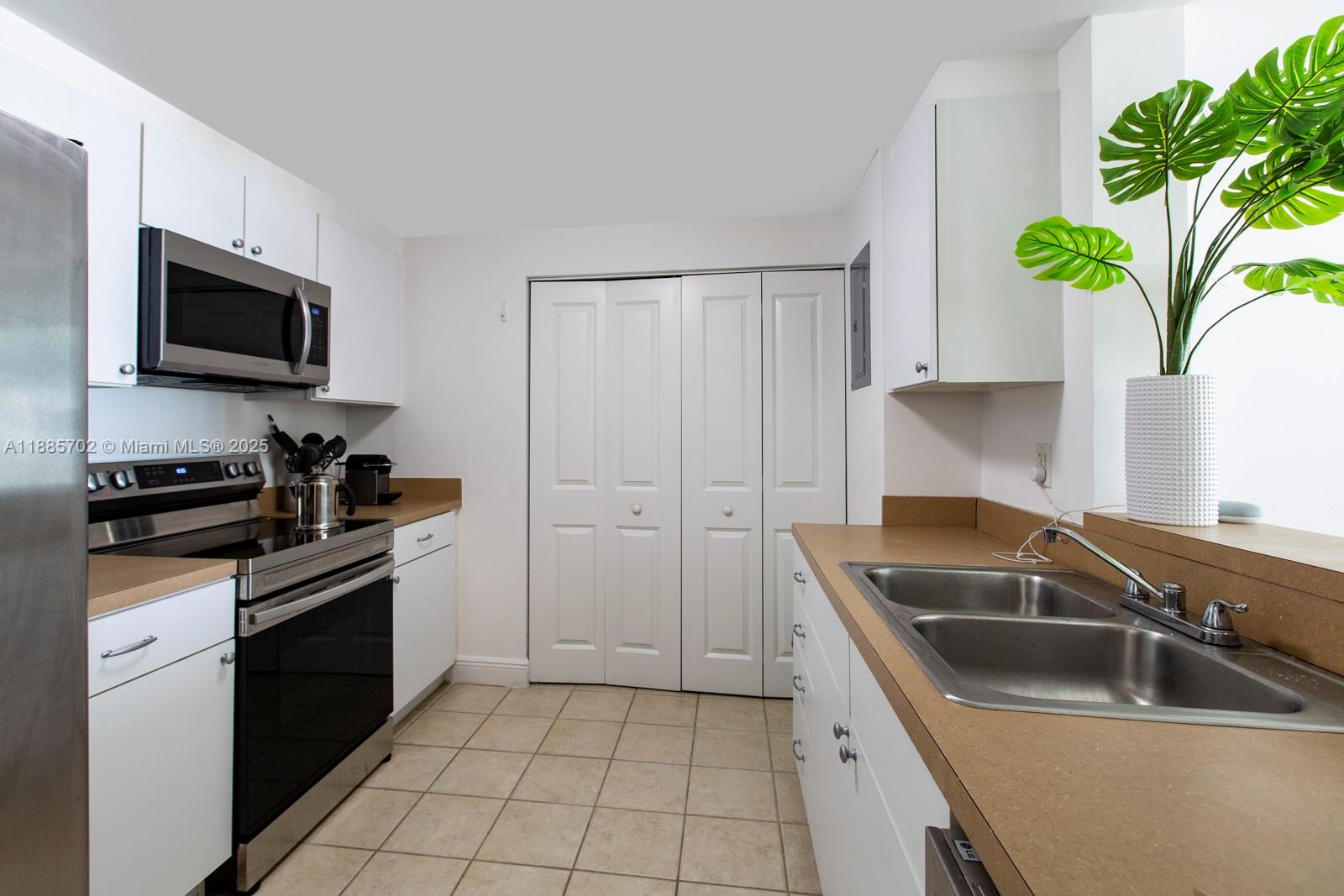 1250 S Miami Ave #904, Miami FL 33130