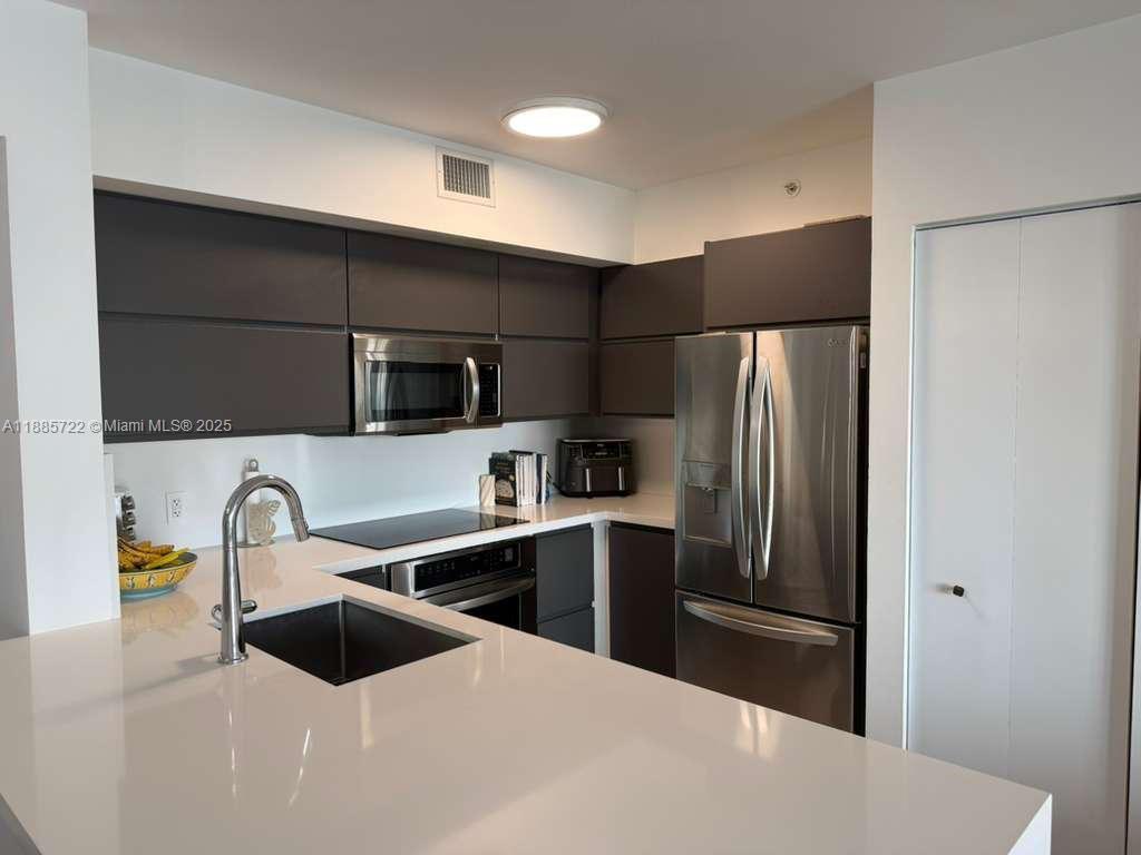 1155 Brickell Bay Dr #1408, Miami FL 33131
