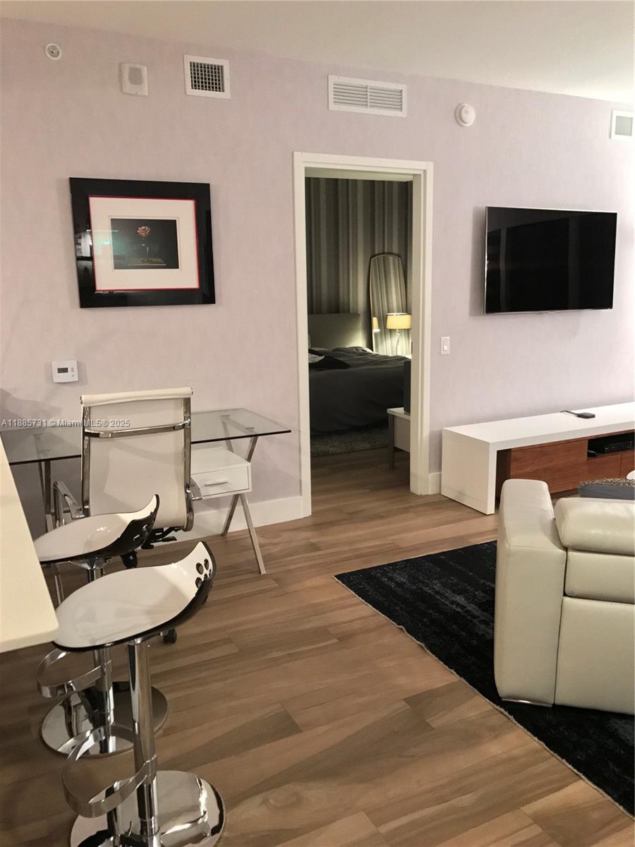 1300 Brickell Bay Dr #3205, Miami FL 33131