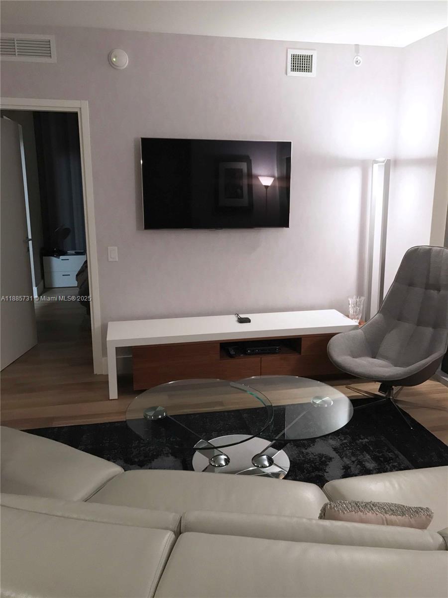 1300 Brickell Bay Dr #3205, Miami FL 33131