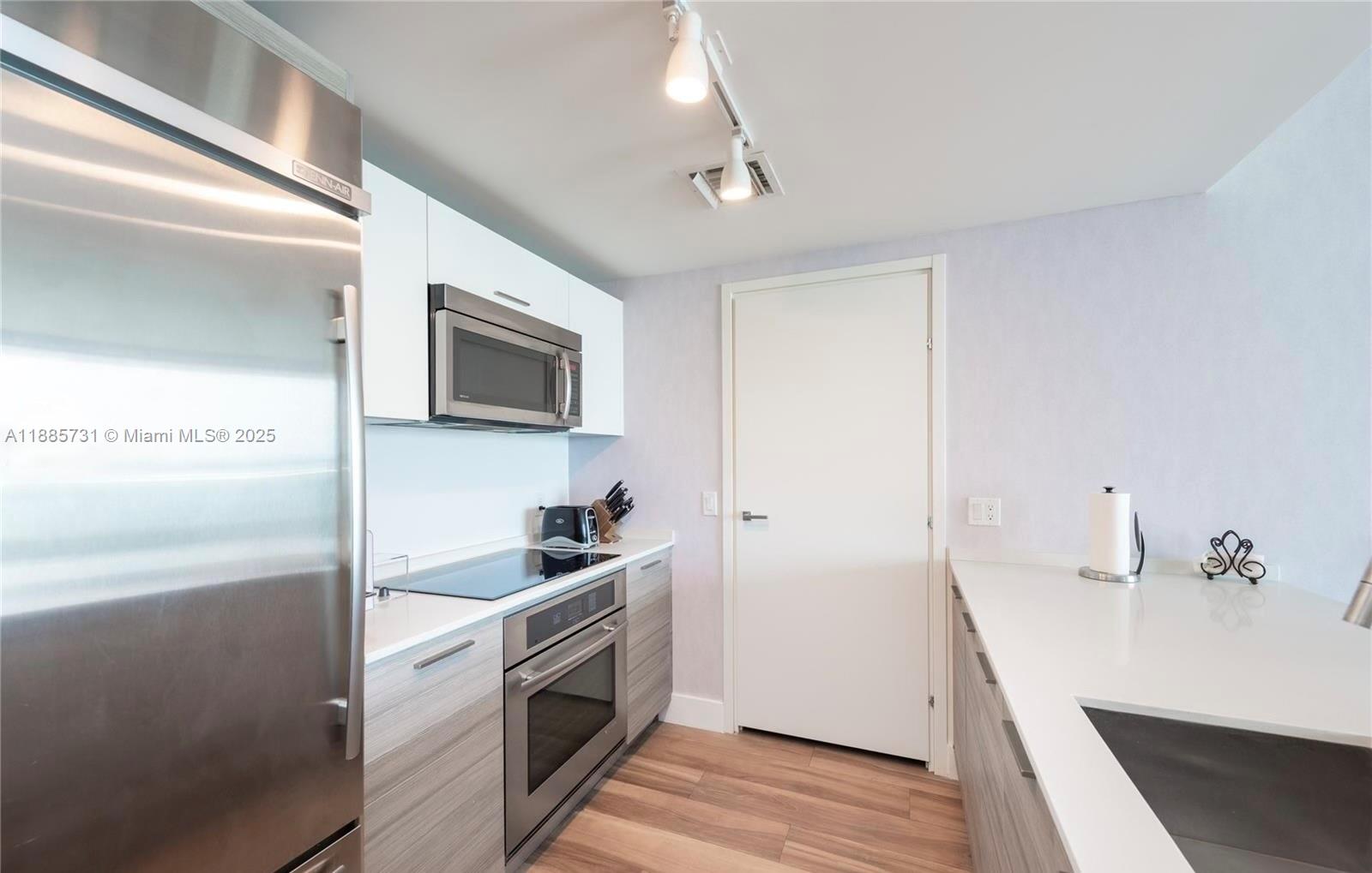 1300 Brickell Bay Dr #3205, Miami FL 33131