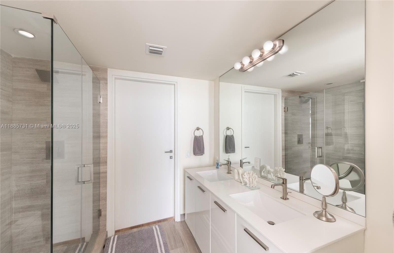 1300 Brickell Bay Dr #3205, Miami FL 33131