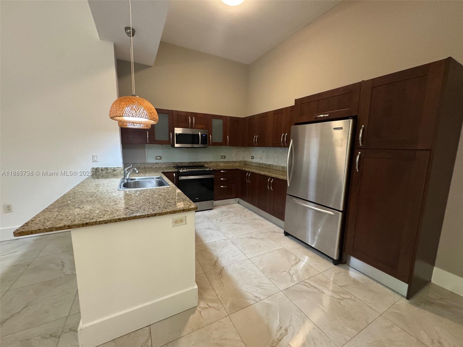 20000 E Country Club Dr #104, Aventura FL 33180