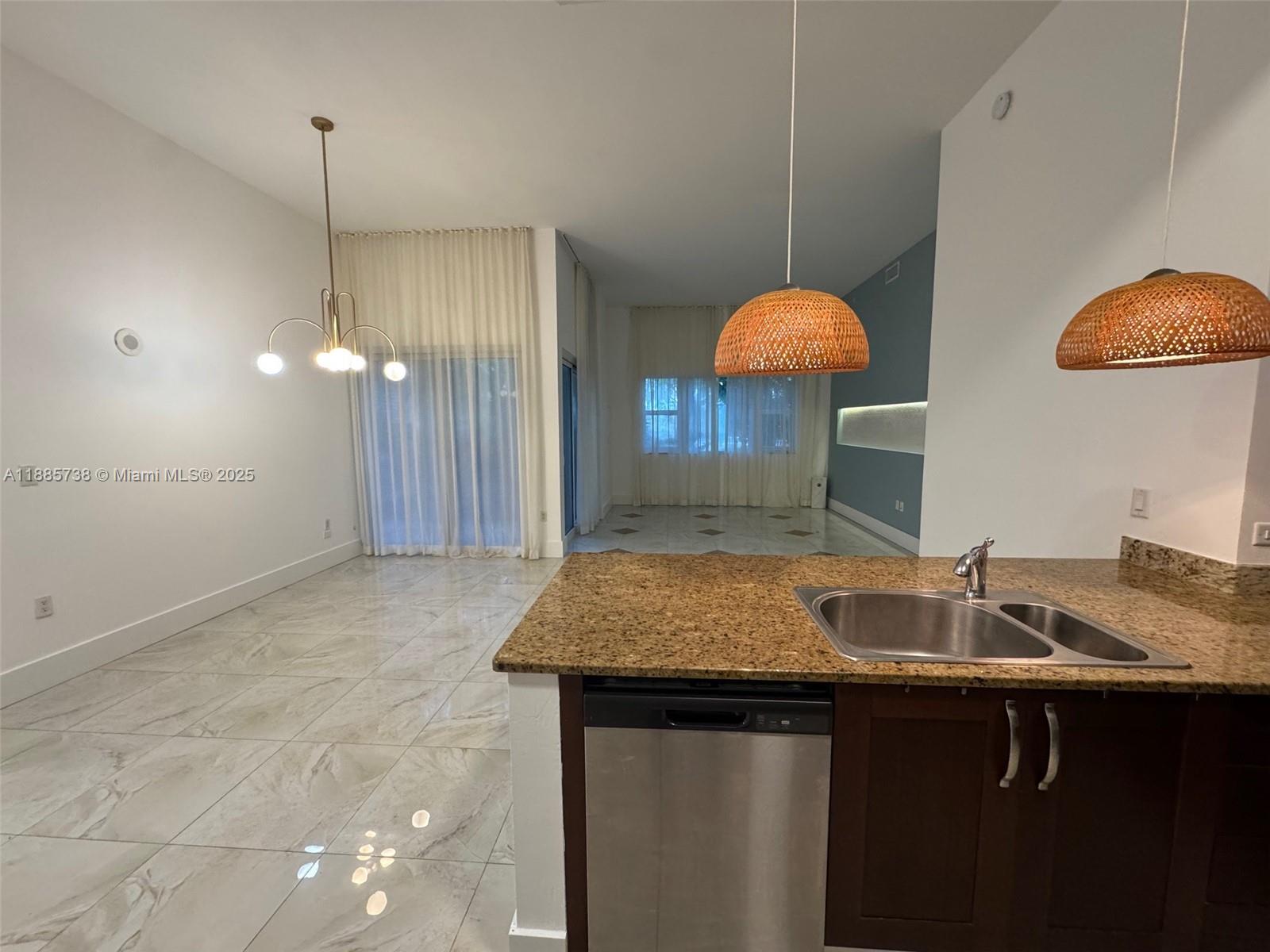 20000 E Country Club Dr #104, Aventura FL 33180