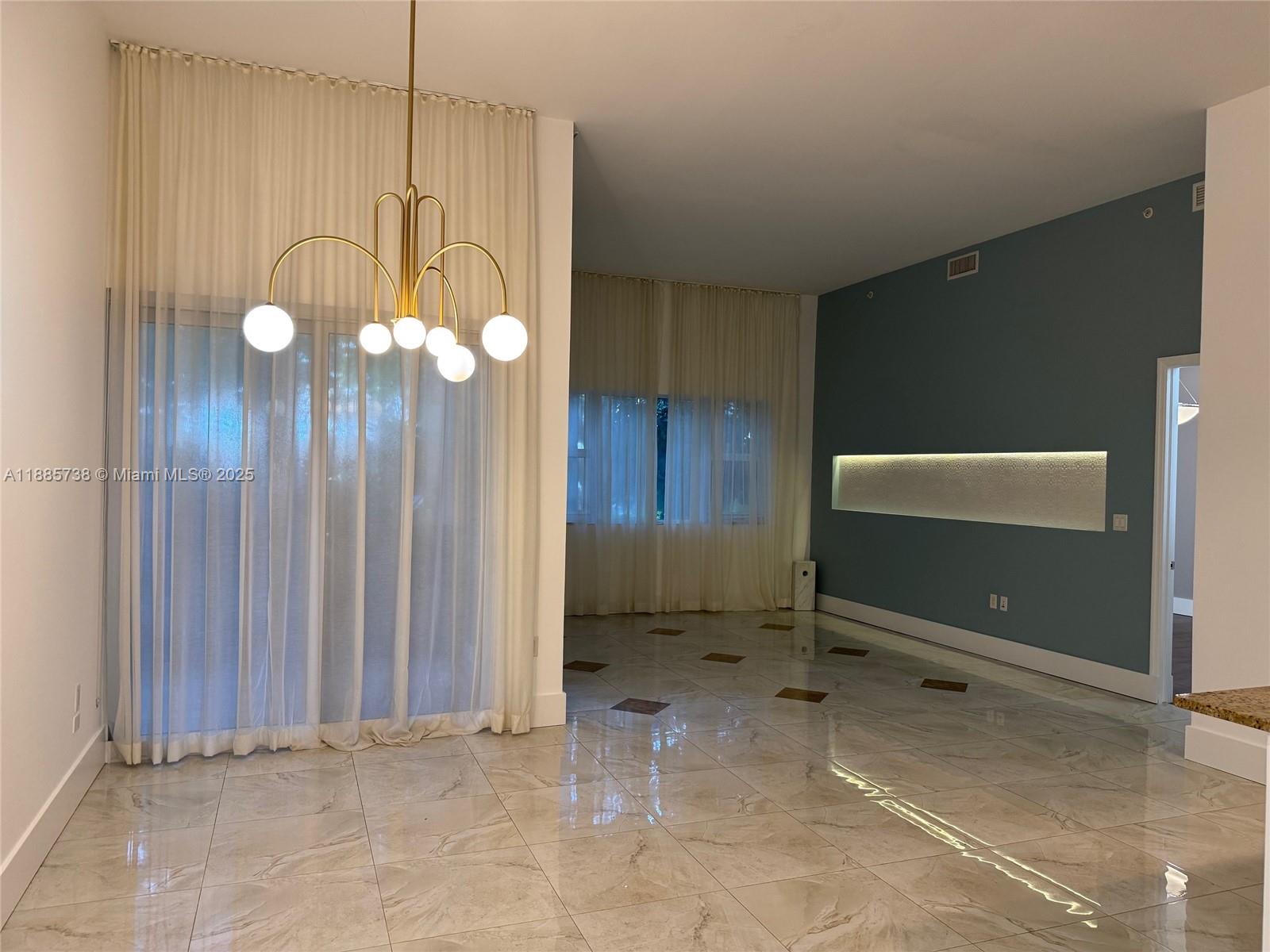 20000 E Country Club Dr #104, Aventura FL 33180
