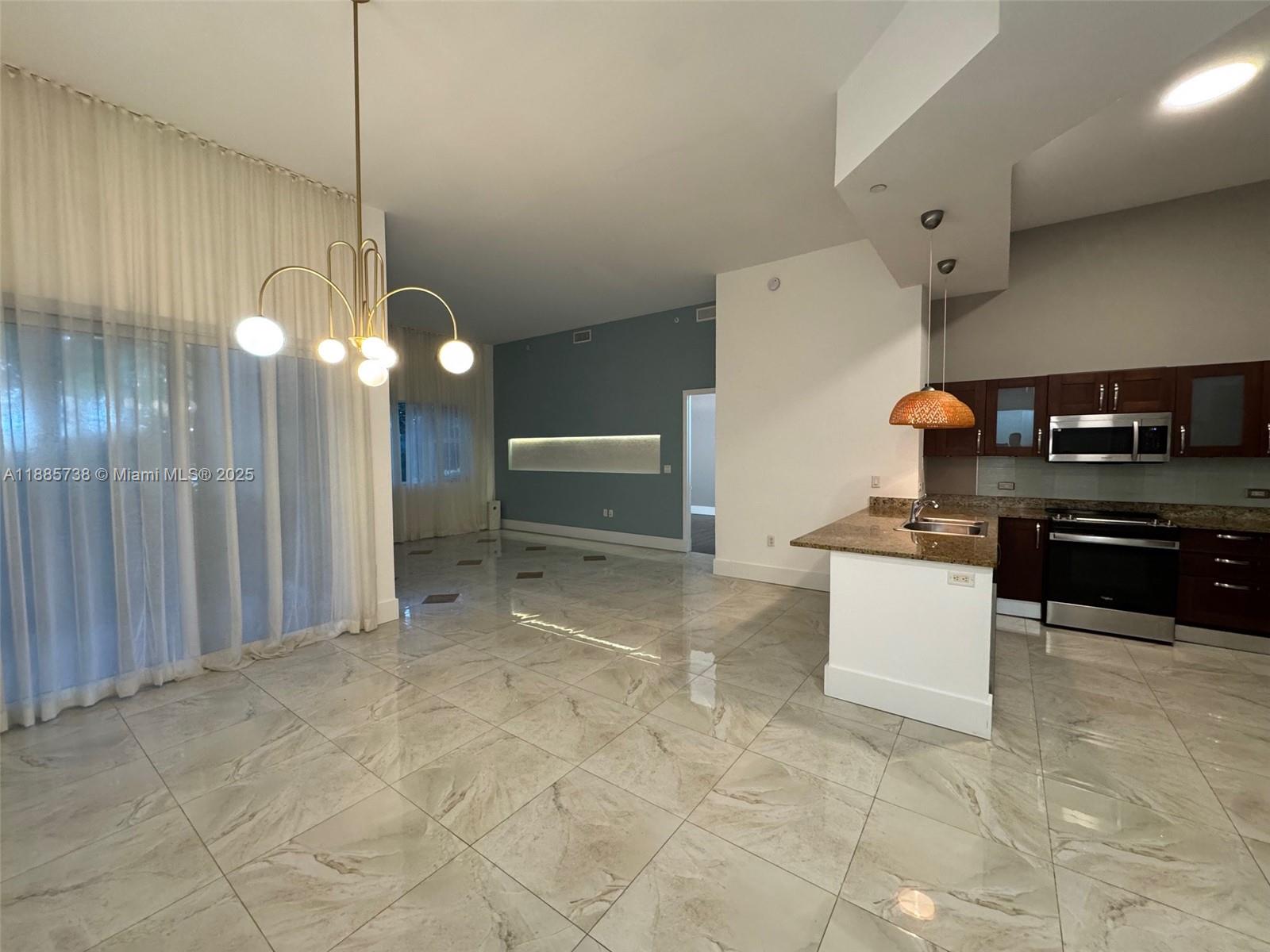 20000 E Country Club Dr #104, Aventura FL 33180