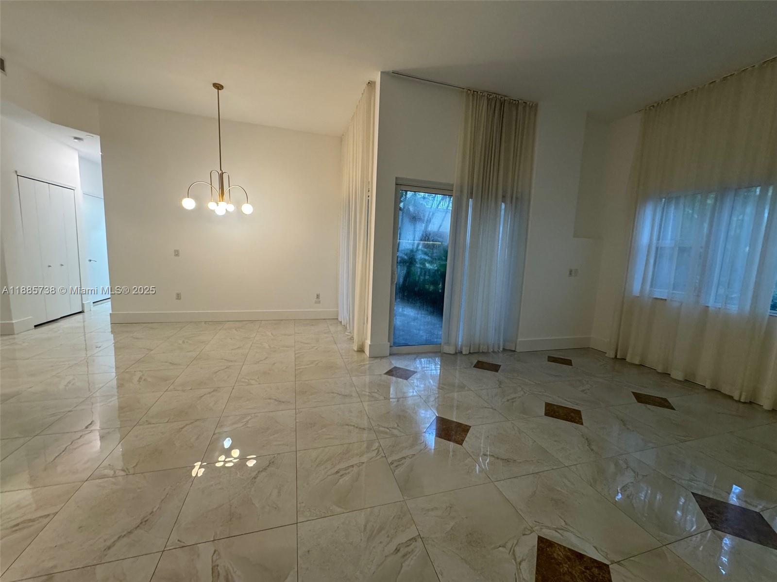 20000 E Country Club Dr #104, Aventura FL 33180