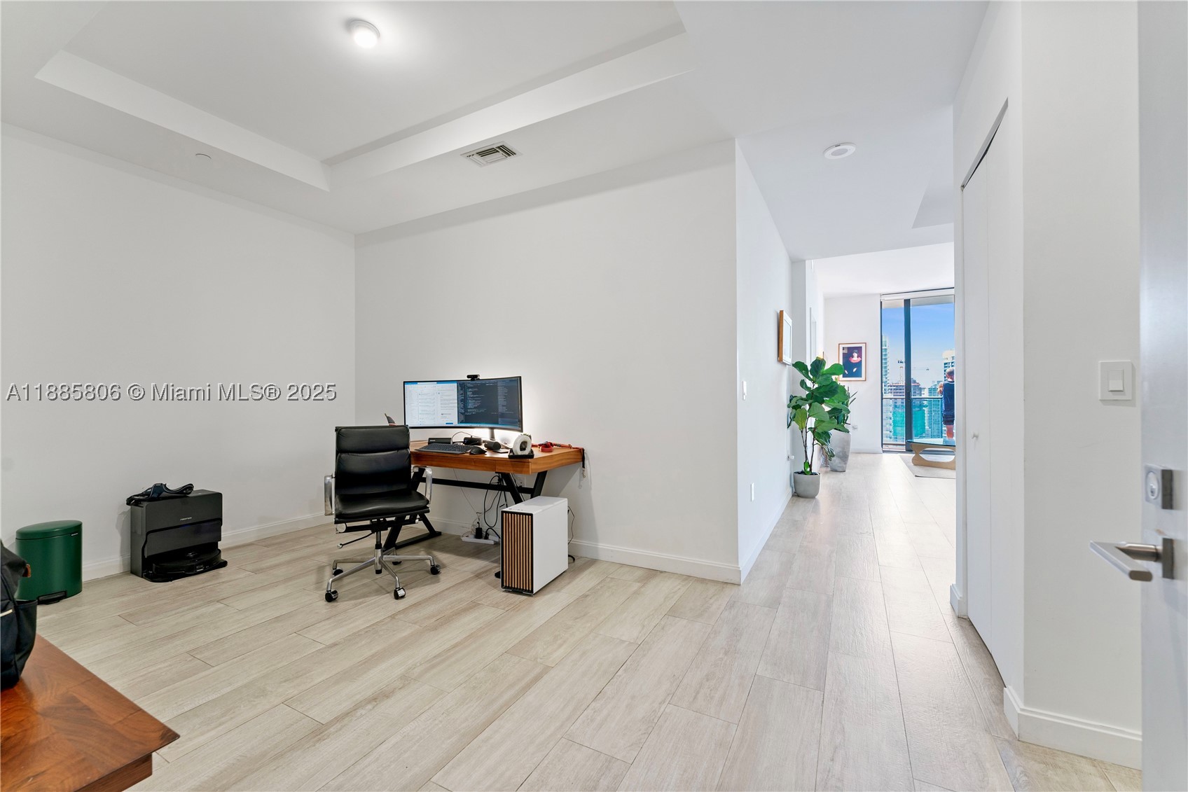 45 SW 9th St #4205, Miami FL 33130