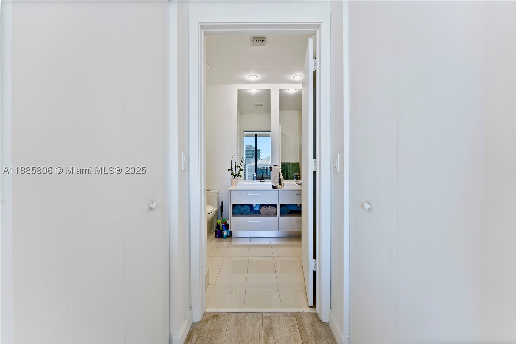 45 SW 9th St #4205, Miami FL 33130