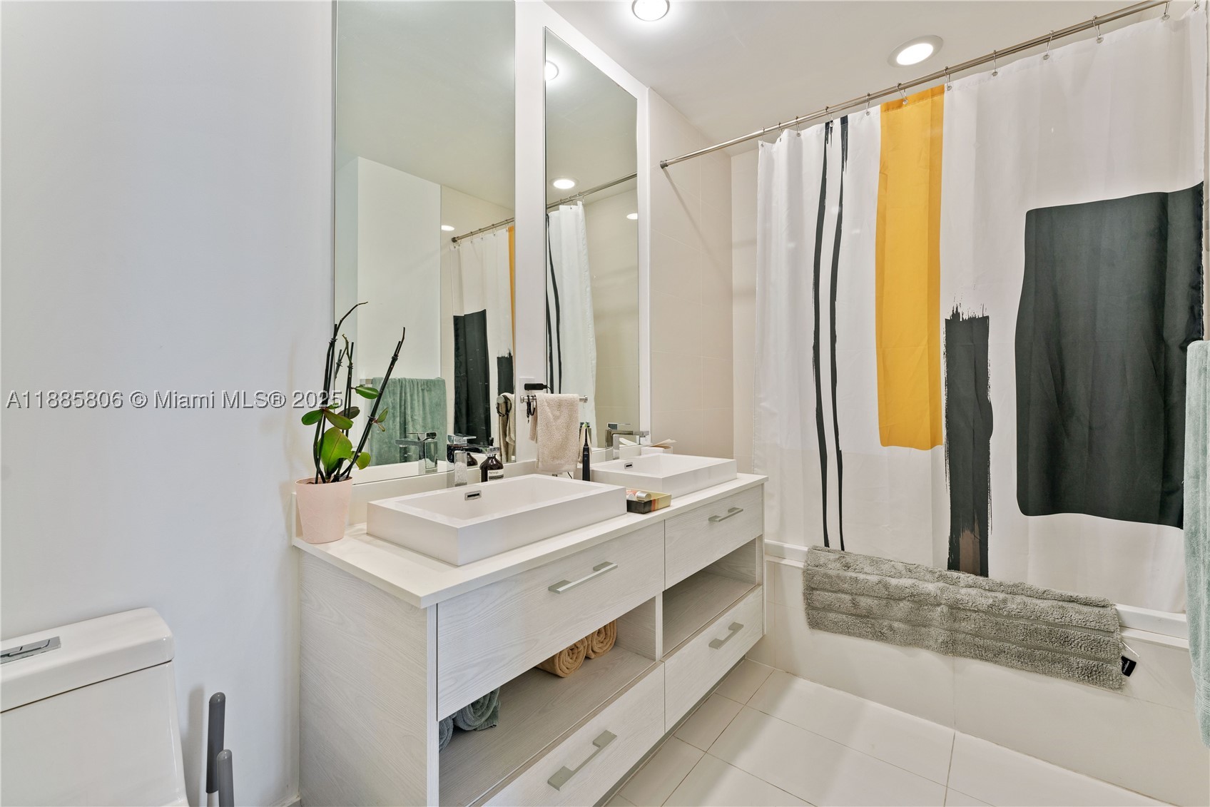 45 SW 9th St #4205, Miami FL 33130
