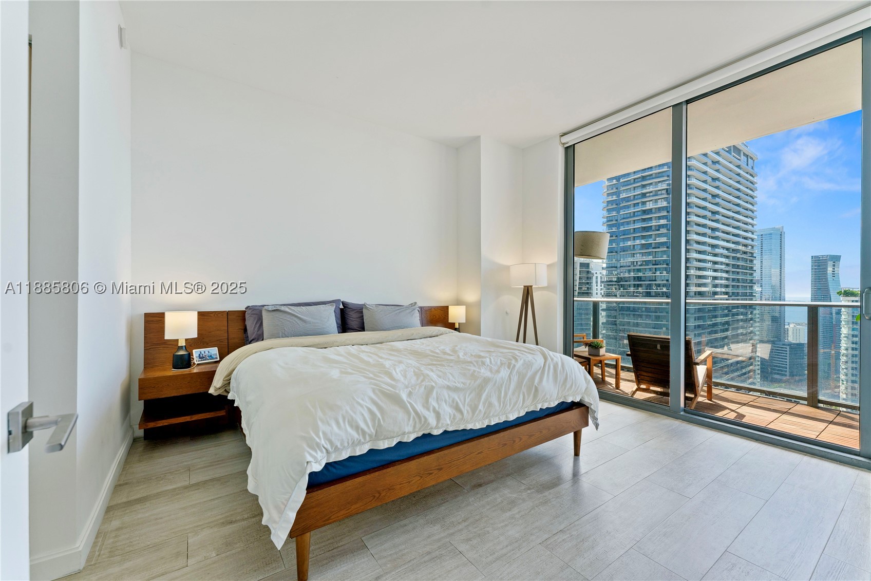 45 SW 9th St #4205, Miami FL 33130