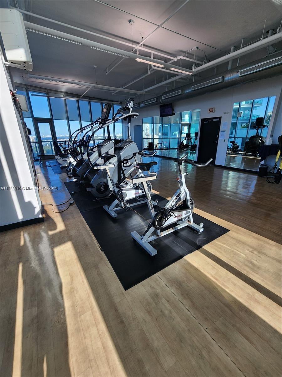 888 Biscayne Blvd #2112, Miami FL 33132