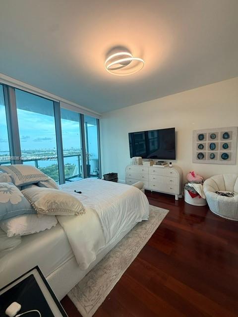 888 Biscayne Blvd #2112, Miami FL 33132