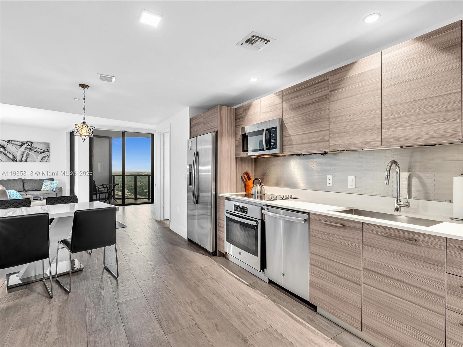 121 NE 34th St #3114, Miami FL 33137