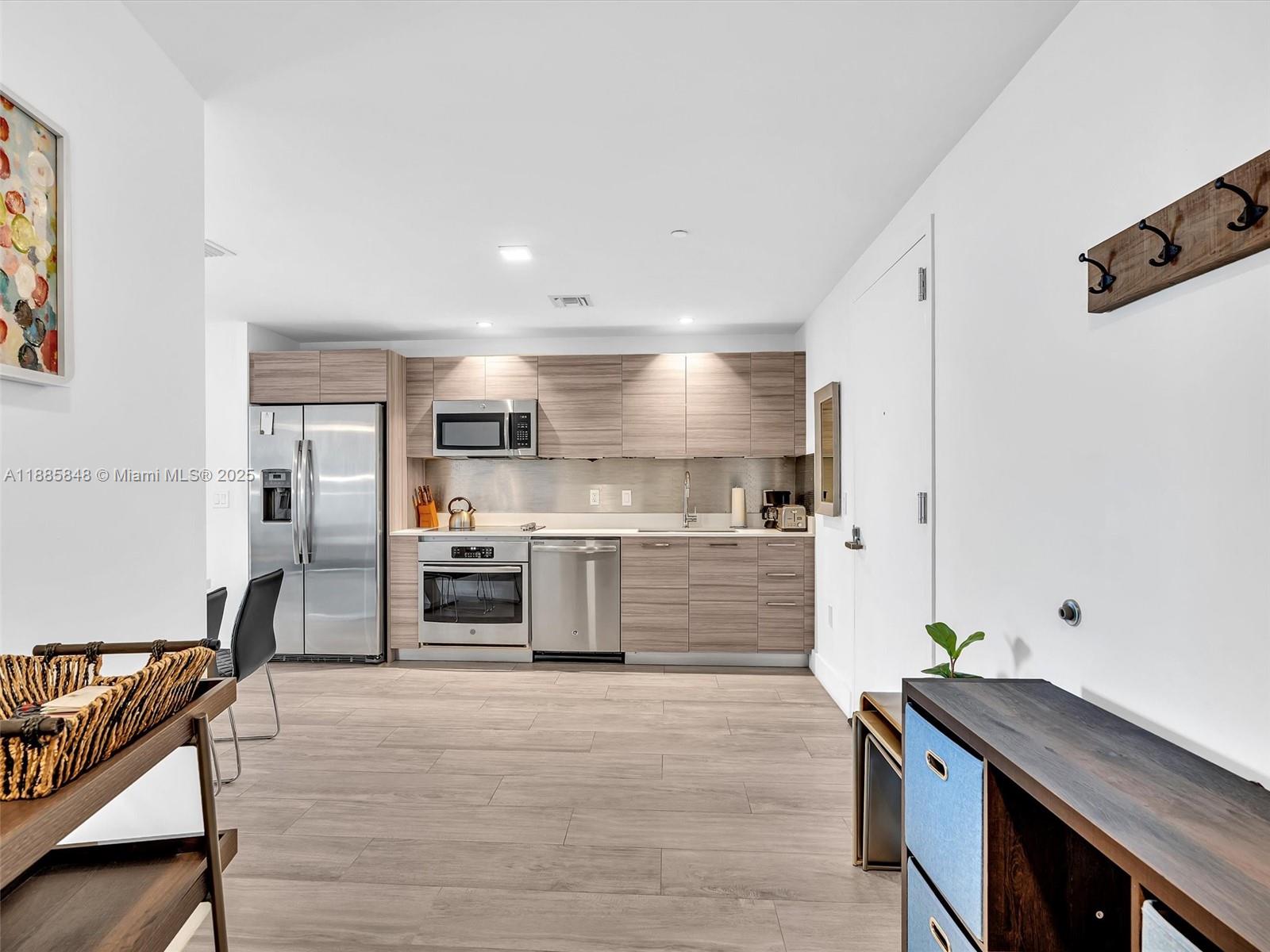 121 NE 34th St #3114, Miami FL 33137