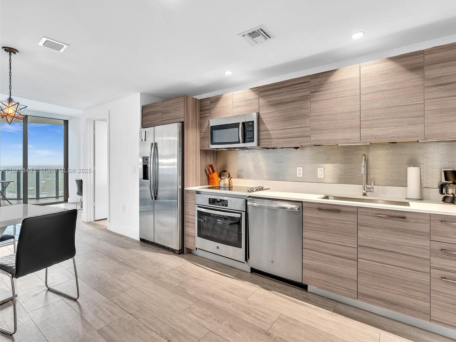 121 NE 34th St #3114, Miami FL 33137