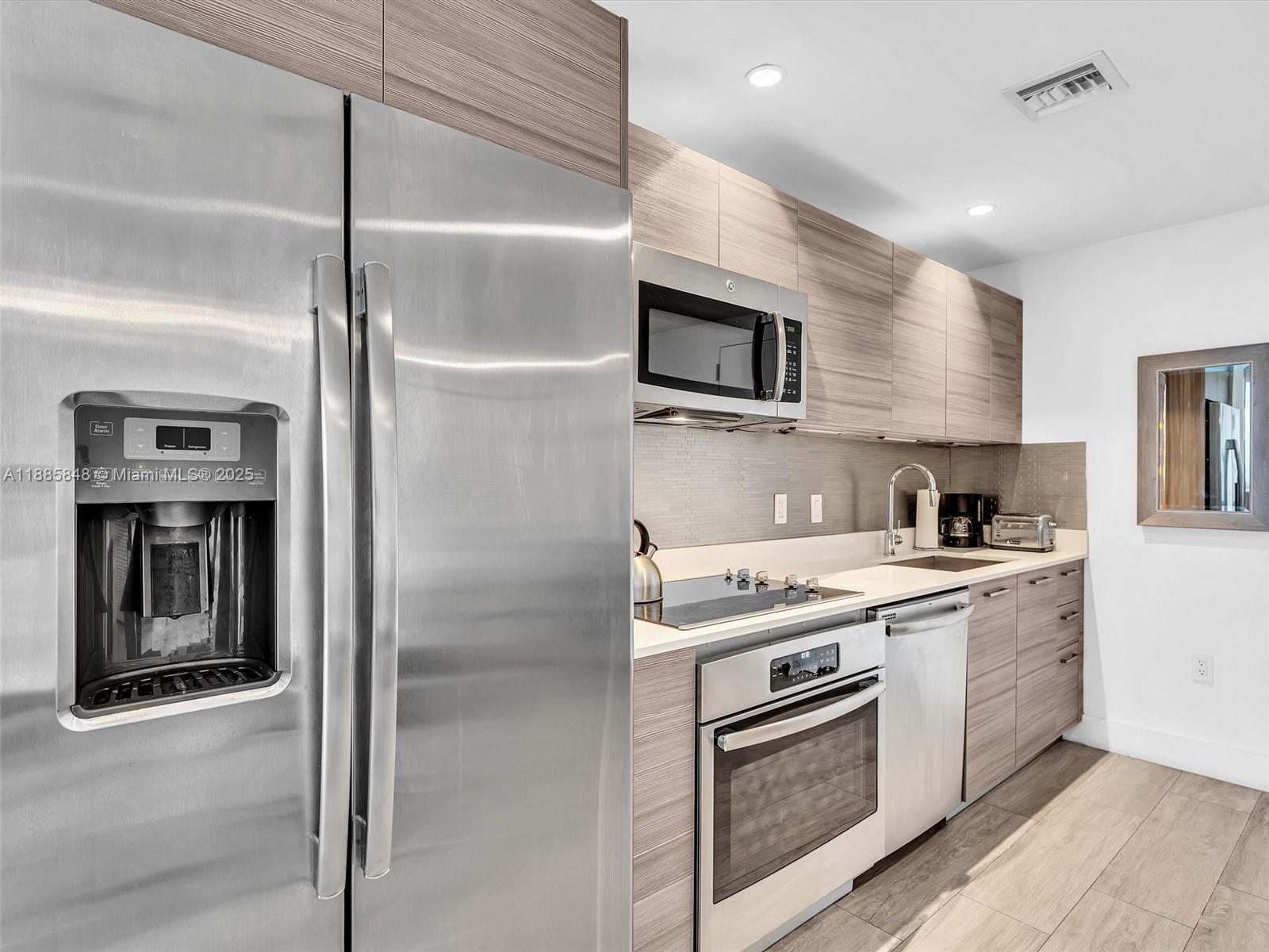 121 NE 34th St #3114, Miami FL 33137