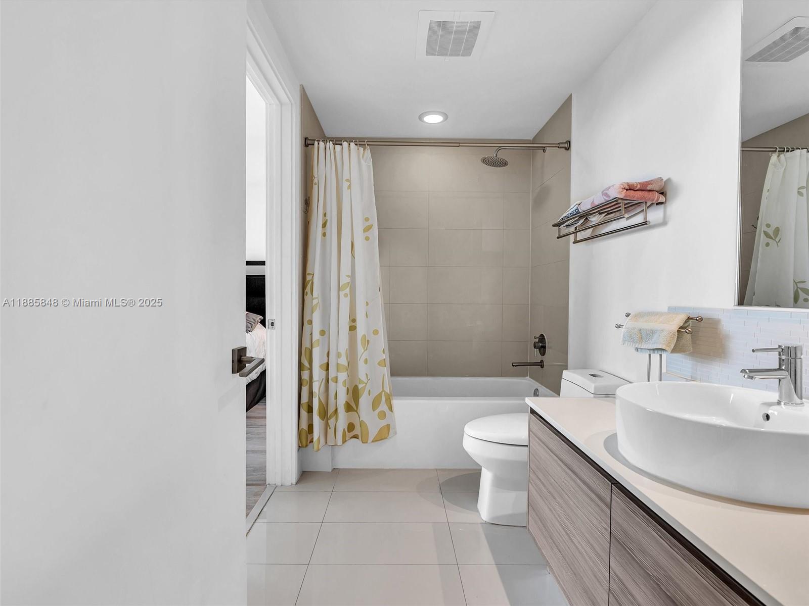 121 NE 34th St #3114, Miami FL 33137