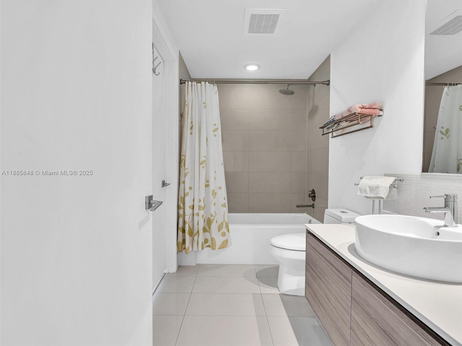 121 NE 34th St #3114, Miami FL 33137
