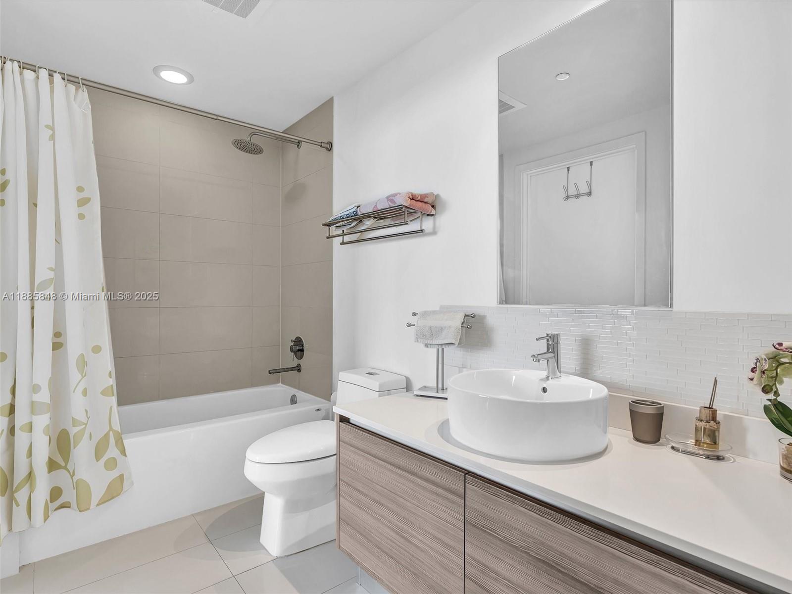 121 NE 34th St #3114, Miami FL 33137