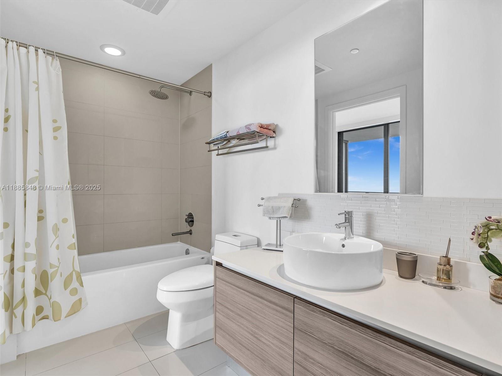 121 NE 34th St #3114, Miami FL 33137