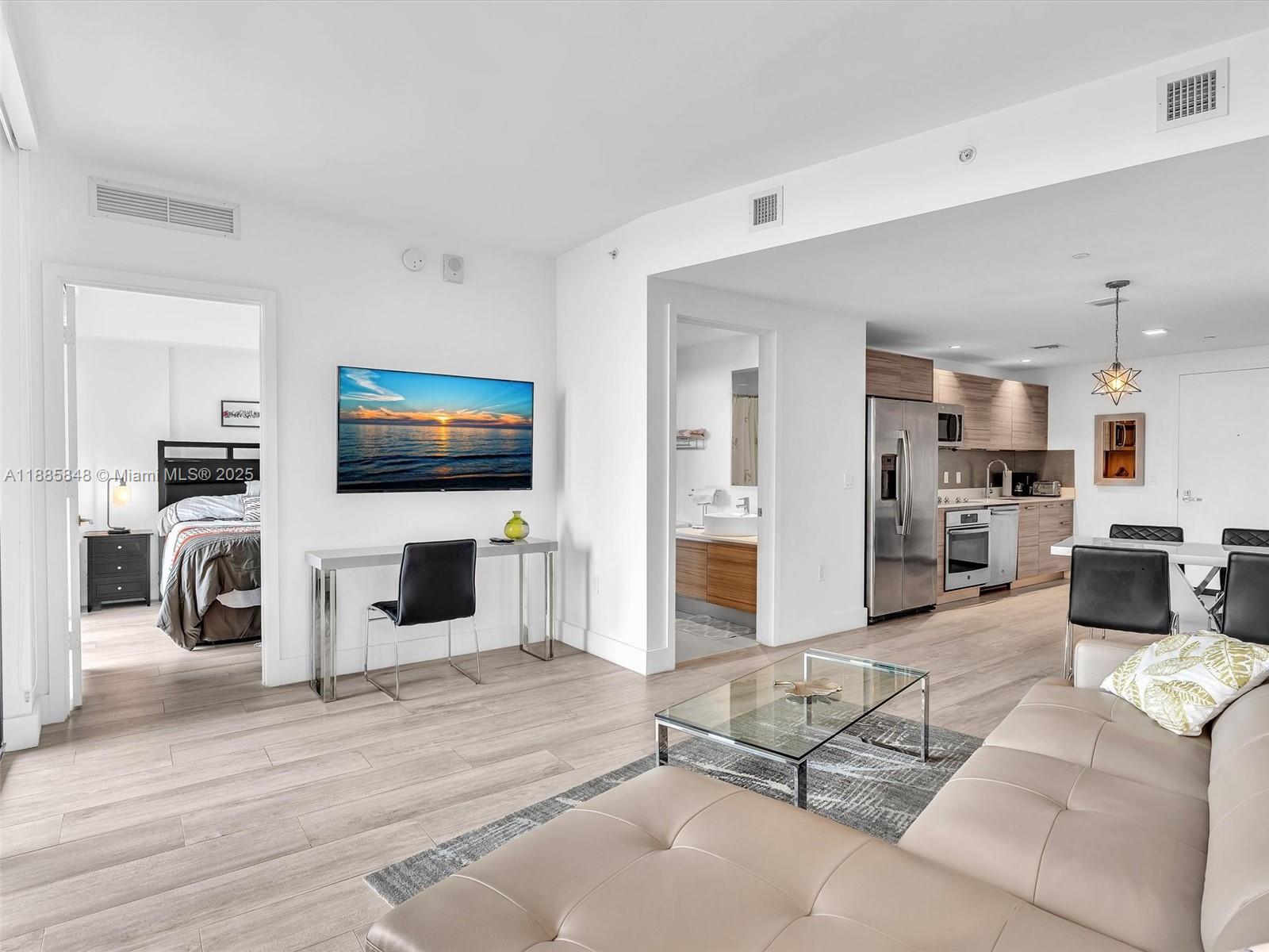 121 NE 34th St #3114, Miami FL 33137