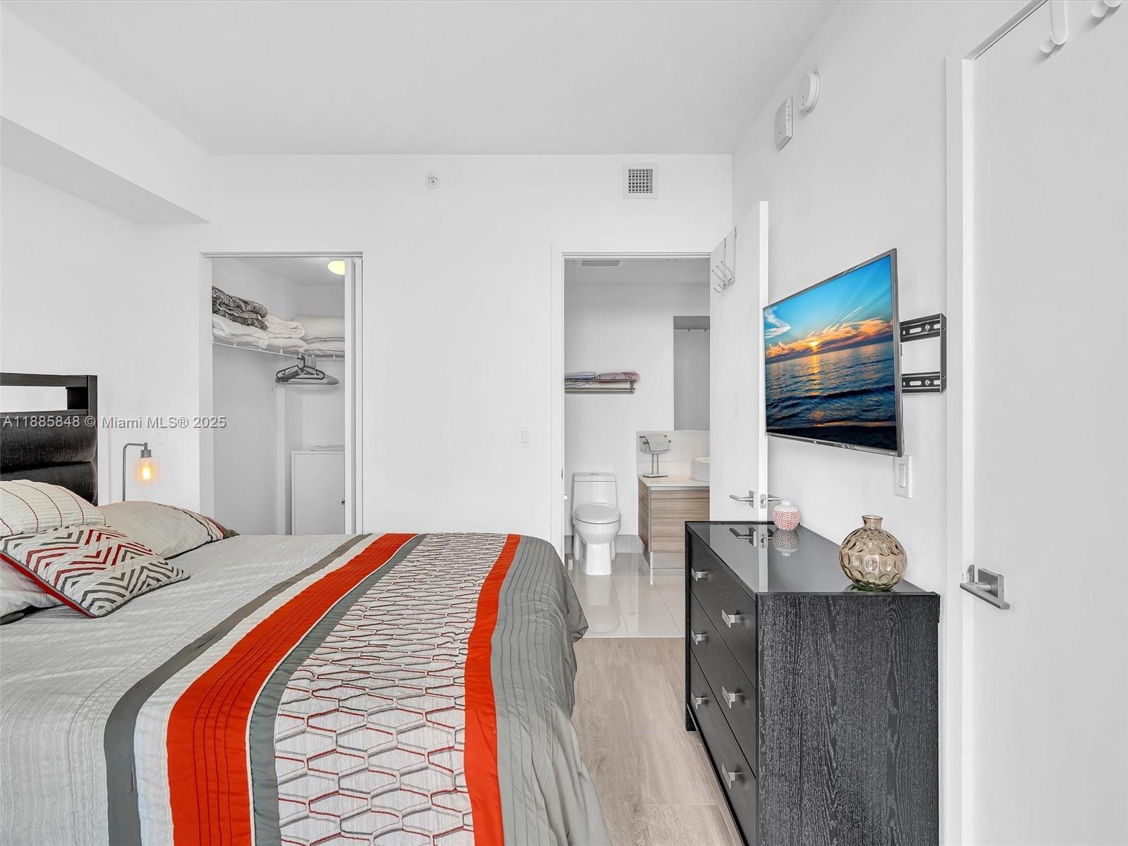 121 NE 34th St #3114, Miami FL 33137