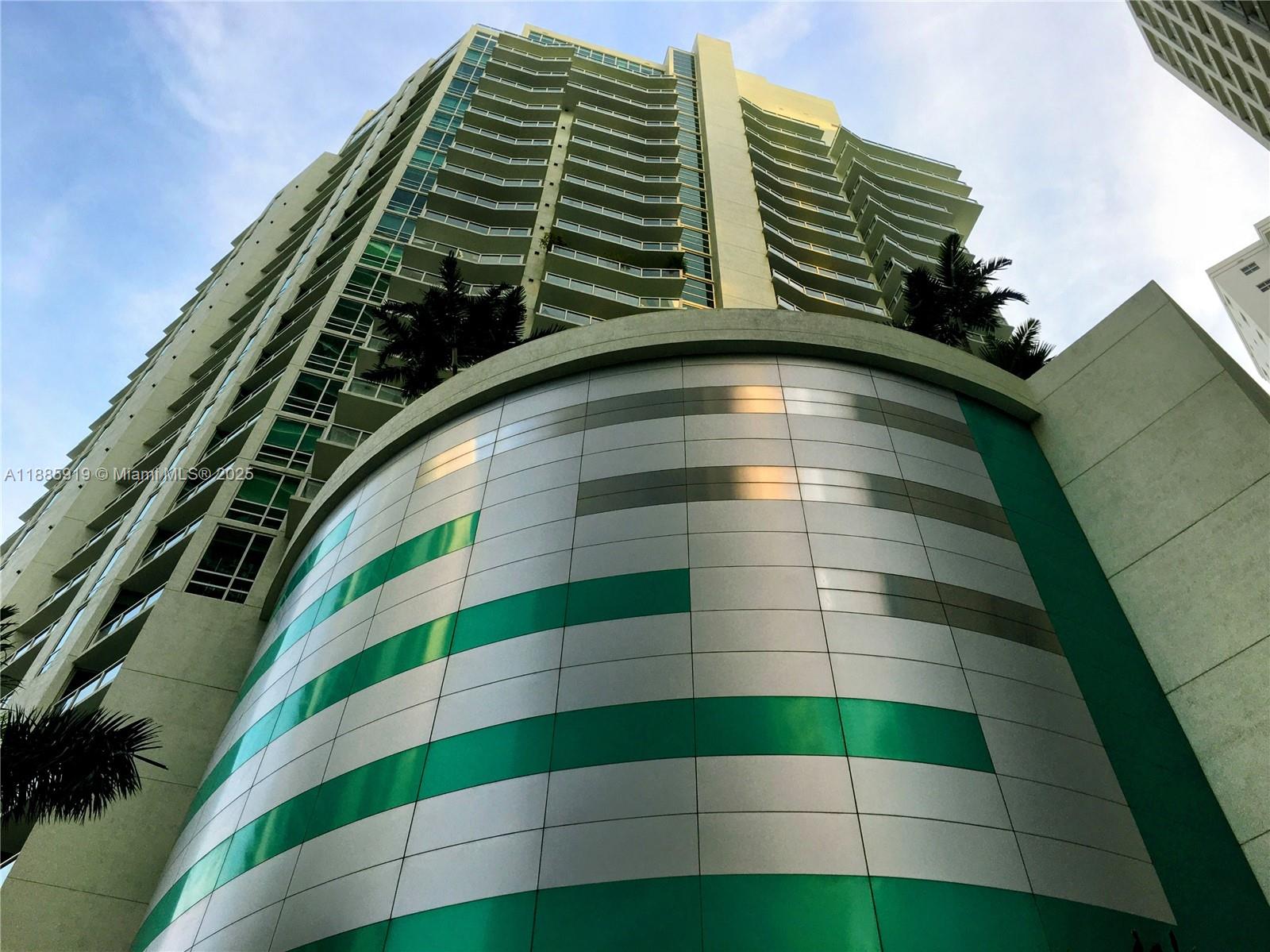 218 SE 14th St #1104, Miami FL 33131