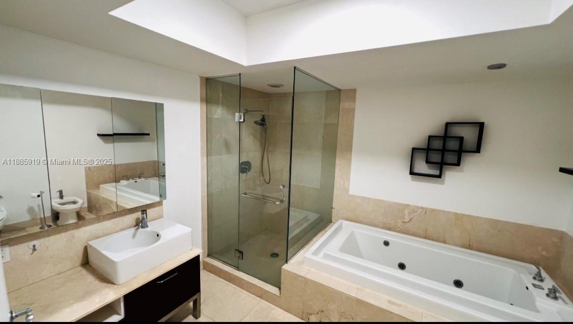 218 SE 14th St #1104, Miami FL 33131