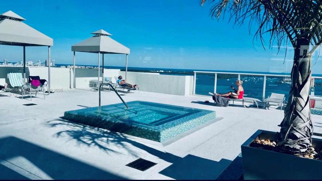 218 SE 14th St #1104, Miami FL 33131