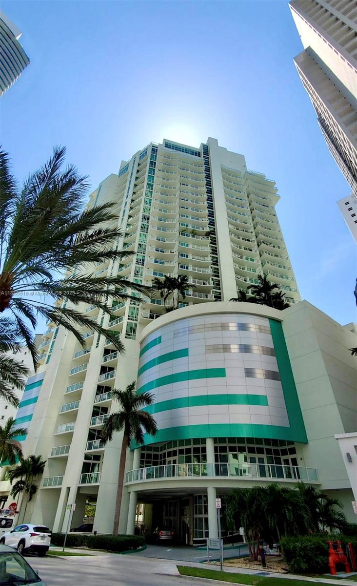218 SE 14th St #1104, Miami FL 33131