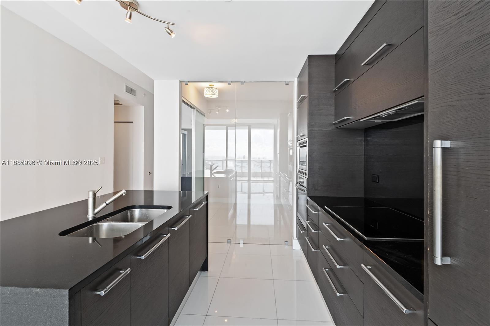 900 Biscayne Blvd #5104, Miami FL 33132