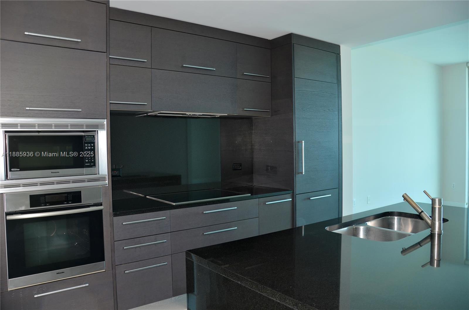 900 Biscayne Blvd #5104, Miami FL 33132