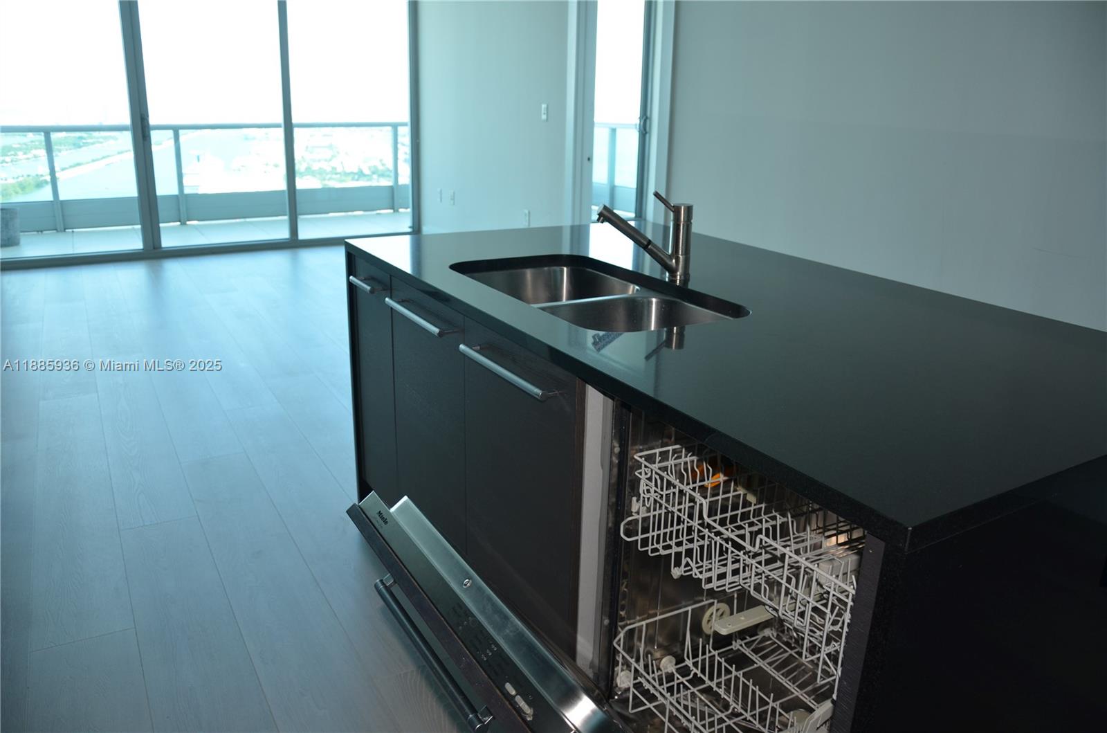 900 Biscayne Blvd #5104, Miami FL 33132
