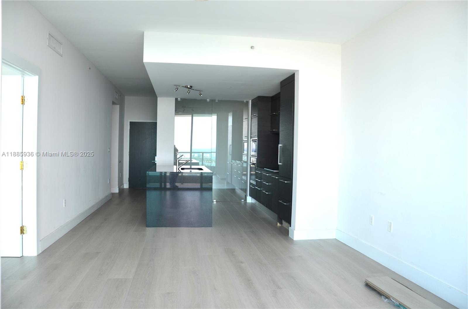 900 Biscayne Blvd #5104, Miami FL 33132