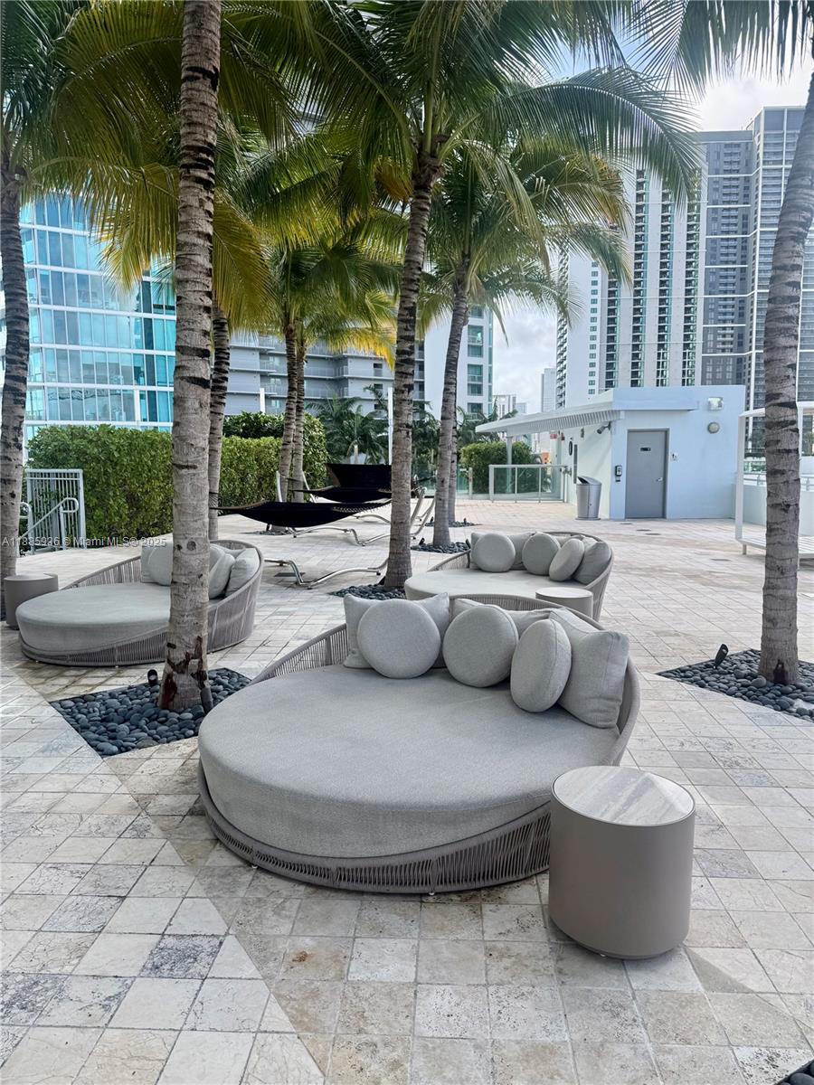 900 Biscayne Blvd #5104, Miami FL 33132